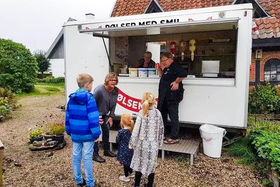 Billede 2 af Lethʼs pølsevogn: Pølsemanden med et smil