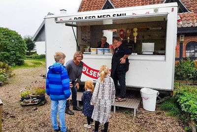 Billede 2 af Lethʼs pølsevogn: Pølsemanden med et smil