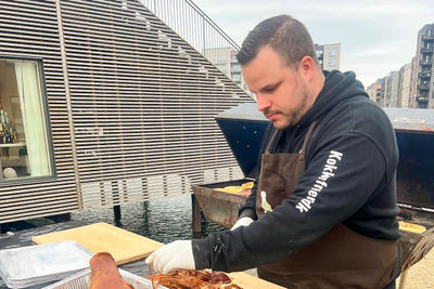 Billede 4 af 5 af Kokkens traditionelle helstegt pattegris menu