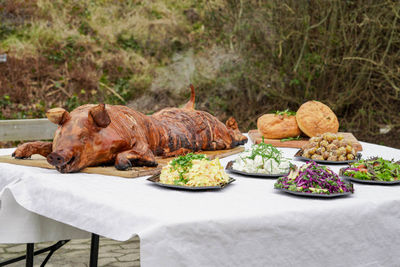 Billede 3 af 5 af Kokkens traditionelle helstegt pattegris menu