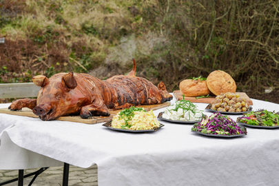 Billede 3 af 5 af Kokkens traditionelle helstegt pattegris menu