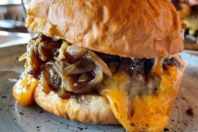 Billede 2 af Ægte gourmetburgers: Friskbagt, friskhakket, frisklavet