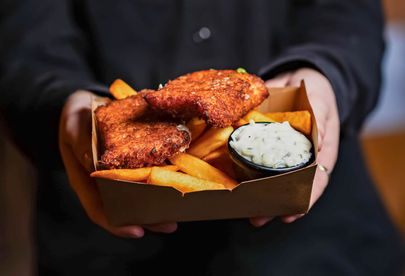 Billede 3 af 8 af Sprød fish n’ chips med hjemmelavet tatarsauce