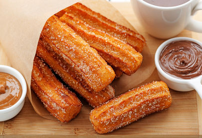 Billede 4 af 5 af Churros med saltkaramel, bærkompot og lemon