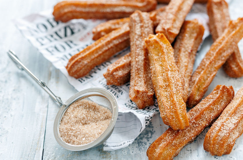 Billede 1 af 5 af Churros med saltkaramel, bærkompot og lemon