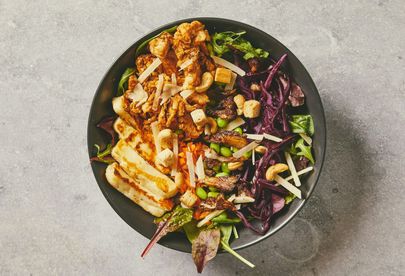 Billede 2 af 6 af Frisklavede bowls med et hav af lækre råvarer