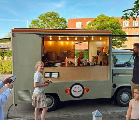 Billede 2 af 8 af Saftig og smagfuld kebab fra retro veteranvogn