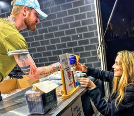 Billede 4 af 6 af Greasy Burgers med Signaturdressing og Saftige Bøffer