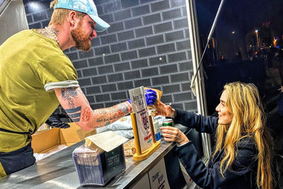 Greasy burgers med signaturdressing og saftige bøffer