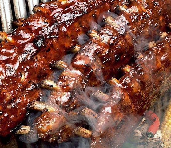 Billede 2 af 3 af Favorit BBQ i grilltelt med prisvindende spareribs og wagyu okse