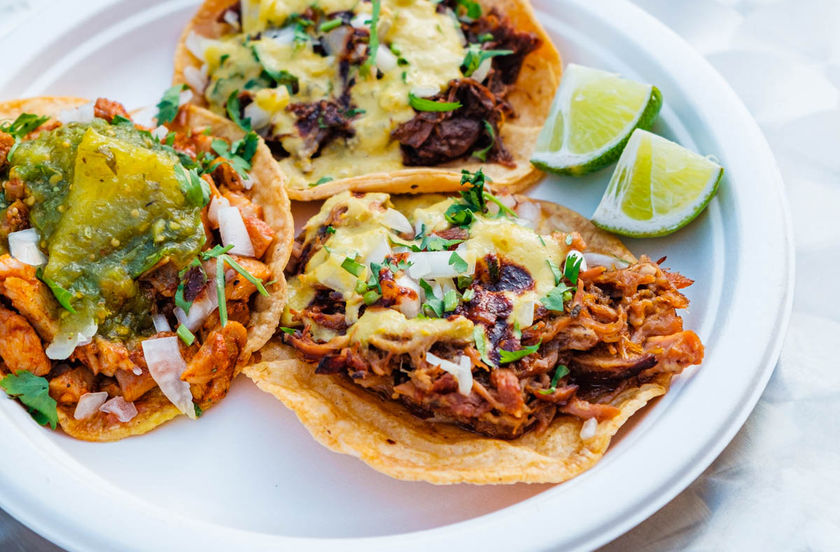 Billede 1 af 5 af Mexicanske tacos og saftige burgers