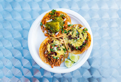 Billede 3 af 5 af Mexicanske tacos og saftige burgers