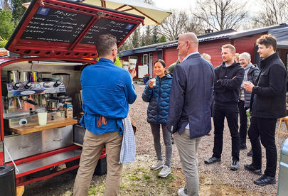 Billede 2 af 5 af Kaffevogn med gløgg og julesmåkager