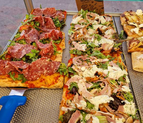 Billede 2 af 11 af Pizza al taglio; romerske pizza slices fra The Rolling Flame