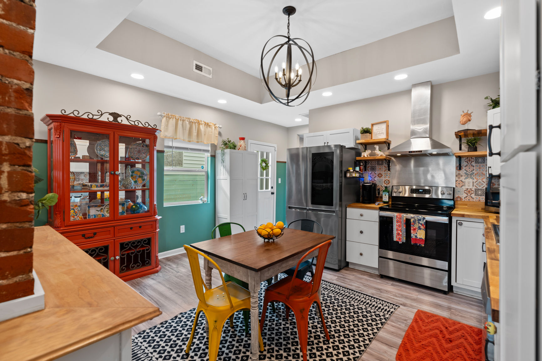Fully stocked kitchen in a furnished rental managed by Nurse Nest