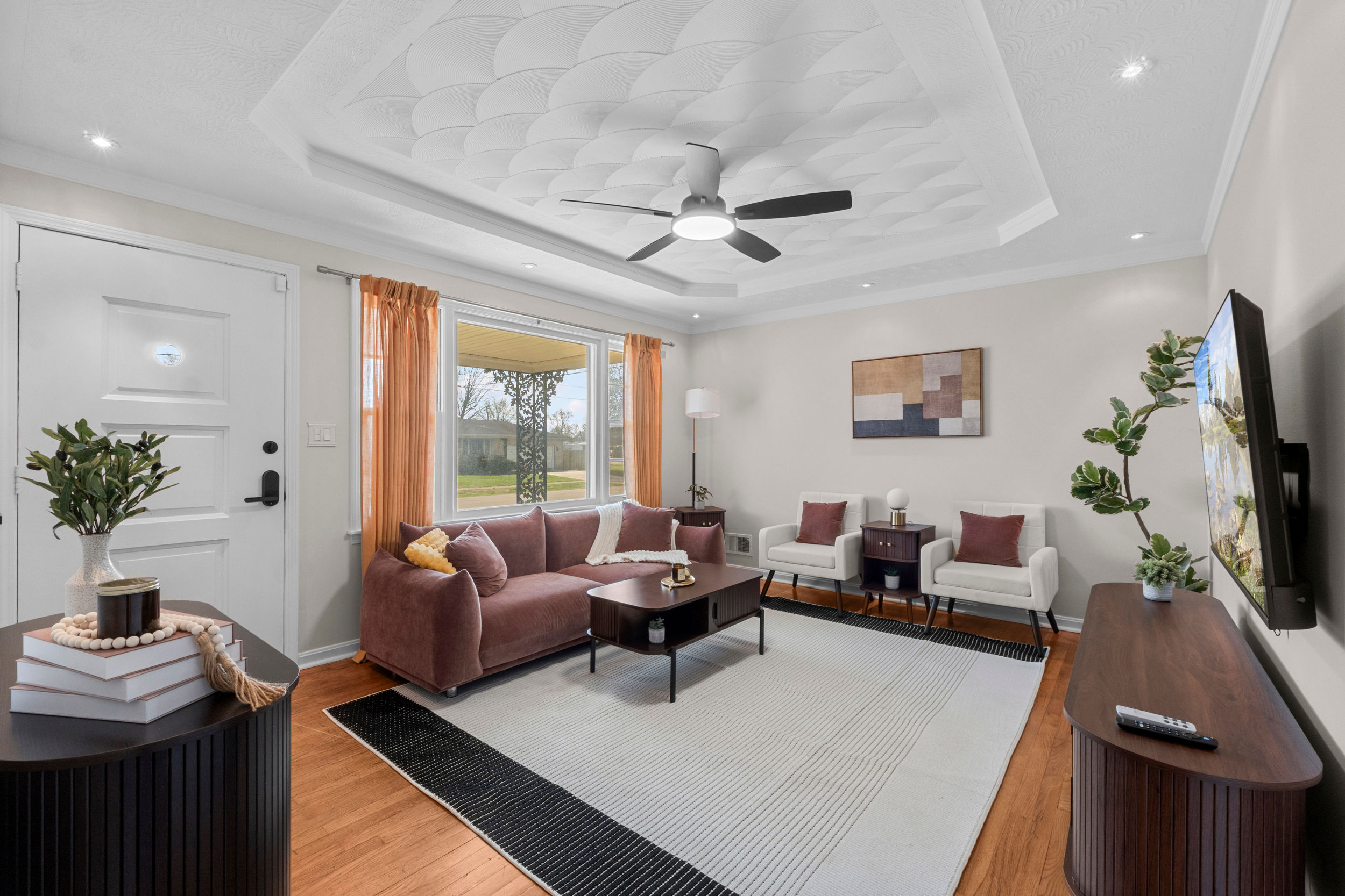 Cute & Stylish 4 Bedroom House W/ Garage