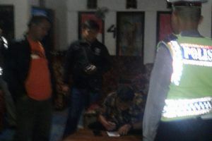Operasi Gabungan Kodim 0806/Trenggalek di beberapa tempat hiburan di Pantai Prigi Kecamatan Watulimo, Jumat (16/12)/Foto dim06/prspen081