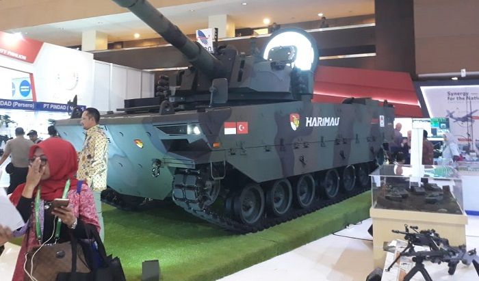 Produk terbaru PT. Pindad Medium Tank Pindad Harimau dipamerkian dalam pameran industri pertahanan "Indo Defence 2018 Expo & Forum" di JIExpo Kemayoran, Jakarta. (FOTO: Dok. Kemhan)