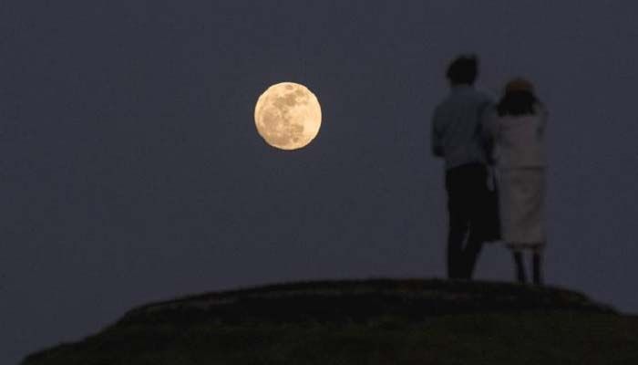 supermoon, eccedentesiast, puisi dini ayu arumningtyas, dini ayu arumningtyas, nusantaranews, nusantara news, puisi cinta, puisi gerhana, puisi indonesia, puisi penyair indonesia, puisi nusantara
