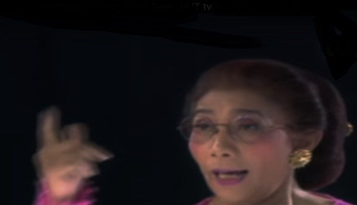 Menteri Susi Pudjiastuti baca puisi di acara HUT tvOne. (FOTO: Istimewa)