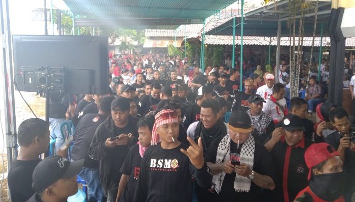 Ratusan masyarakat di Kabupaten Kulon Progo, DIY mendeklarasikan dukungannya kepada pasangan capres-cawapres Jokowi-Ma'ruf Amin pada Minggu (17/3/2019). (Foto: Istimewa)