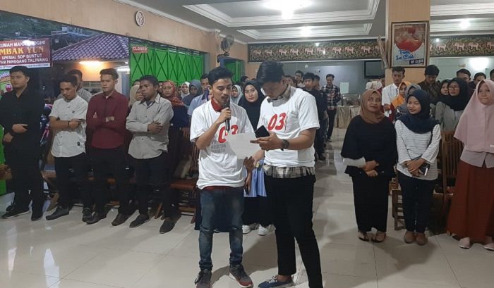 Aliansi Gerakan Mahasiswa Soloraya (AGMS) menggelar kegiatan Rapat Umum Mahasiswa dan Buka Bersama di Aula Seminar RM Dapur Ndeso Nogiri Mbak Yun. (FOTO: NUSANTARANEWS.CO)