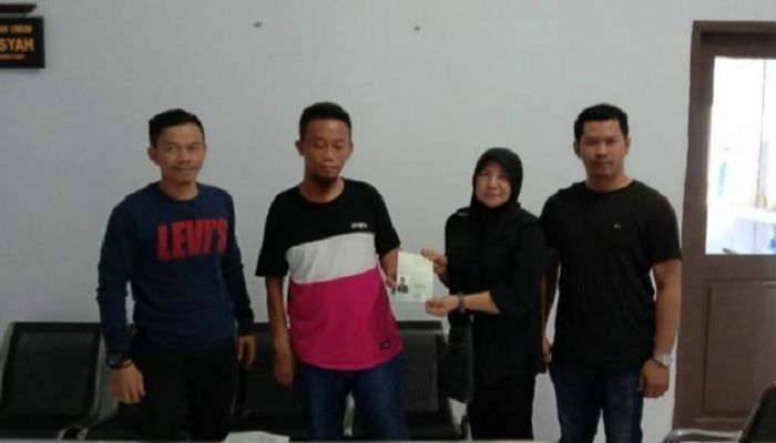 Seorang WNA Eks Napi Kasus Narkoba Asal Malaysia Dideportasi ke Negara Asal. (Foto: Eddy S/NUSANTARANEWS.CO)