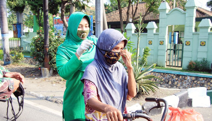 Istri Prajurit TNI-AD di Lamongan ikut berperang melawan Corona.Persit Kodim Lamongan