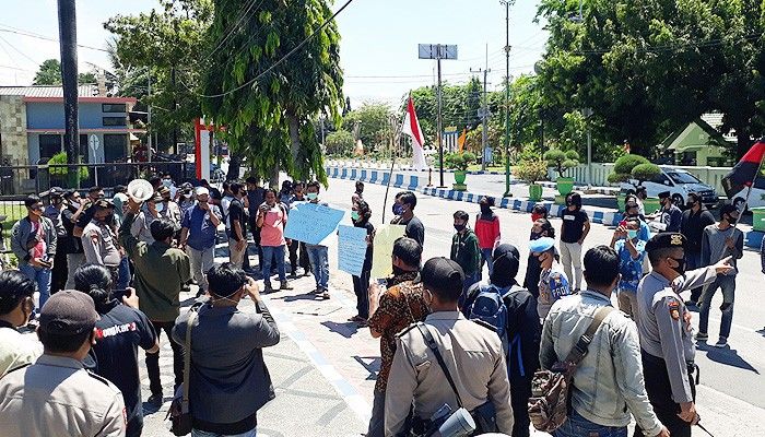 Mahasiswa sebut pemerintah selingkuh dengan pengusaha, petani tembakau mkerugi.