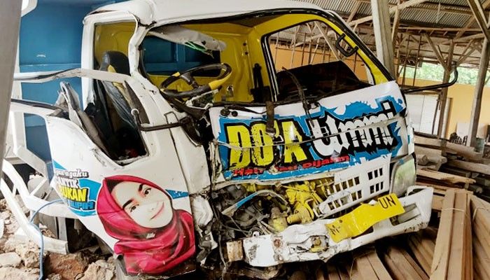 Dua orang tewas dalam kecelakaan maut di jalan Talang Siring Pamekasan.