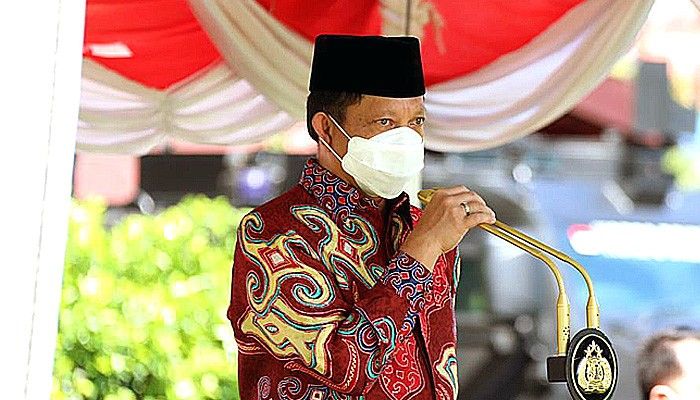 Mendagri minta aparat tindak tegas pelanggaran prokes.