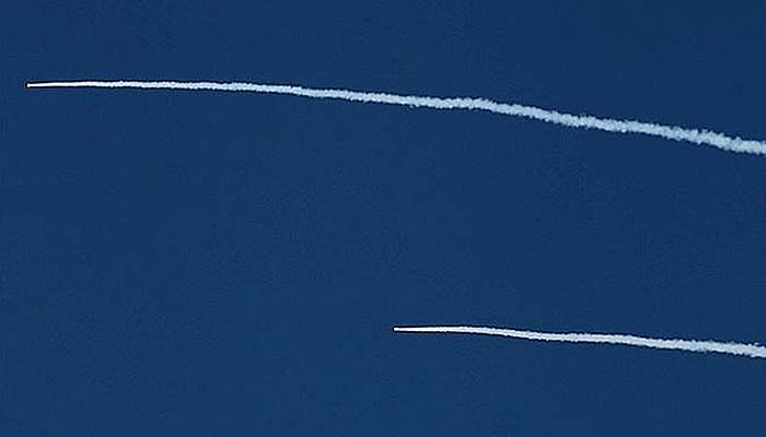 Hizbullah Balas Serangan Jet Tempur Israel dengan Puluhan Roket