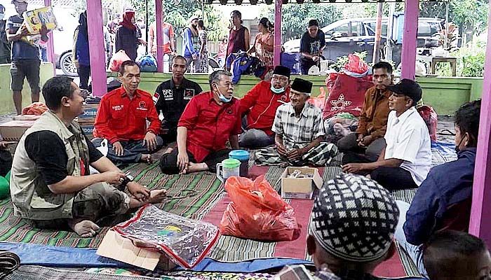 Gerak Cepat, Ketua PDI Perjuangan Jatim Kusnadi Gelontor Bantuan Warga Korban Semeru