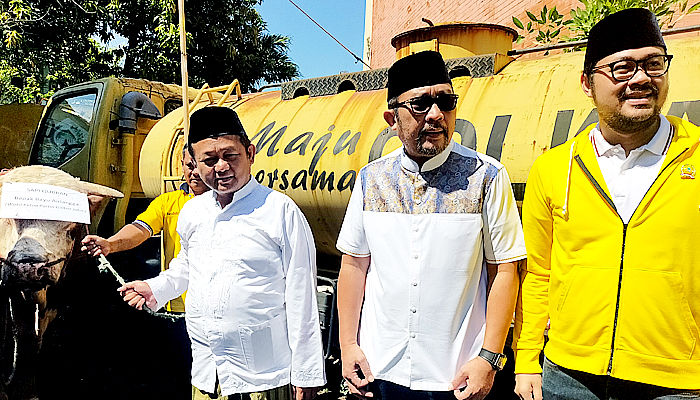 Idul Adha 1443 H, Golkar Jawa Timur Potong Belasan Sapi dan Puluhan Kambing