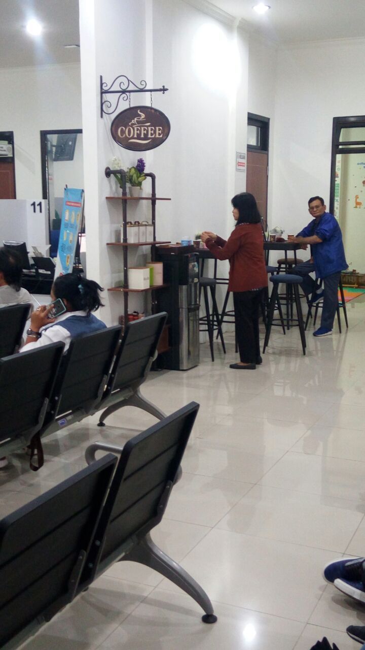 cafe gratis kantor imigrasi