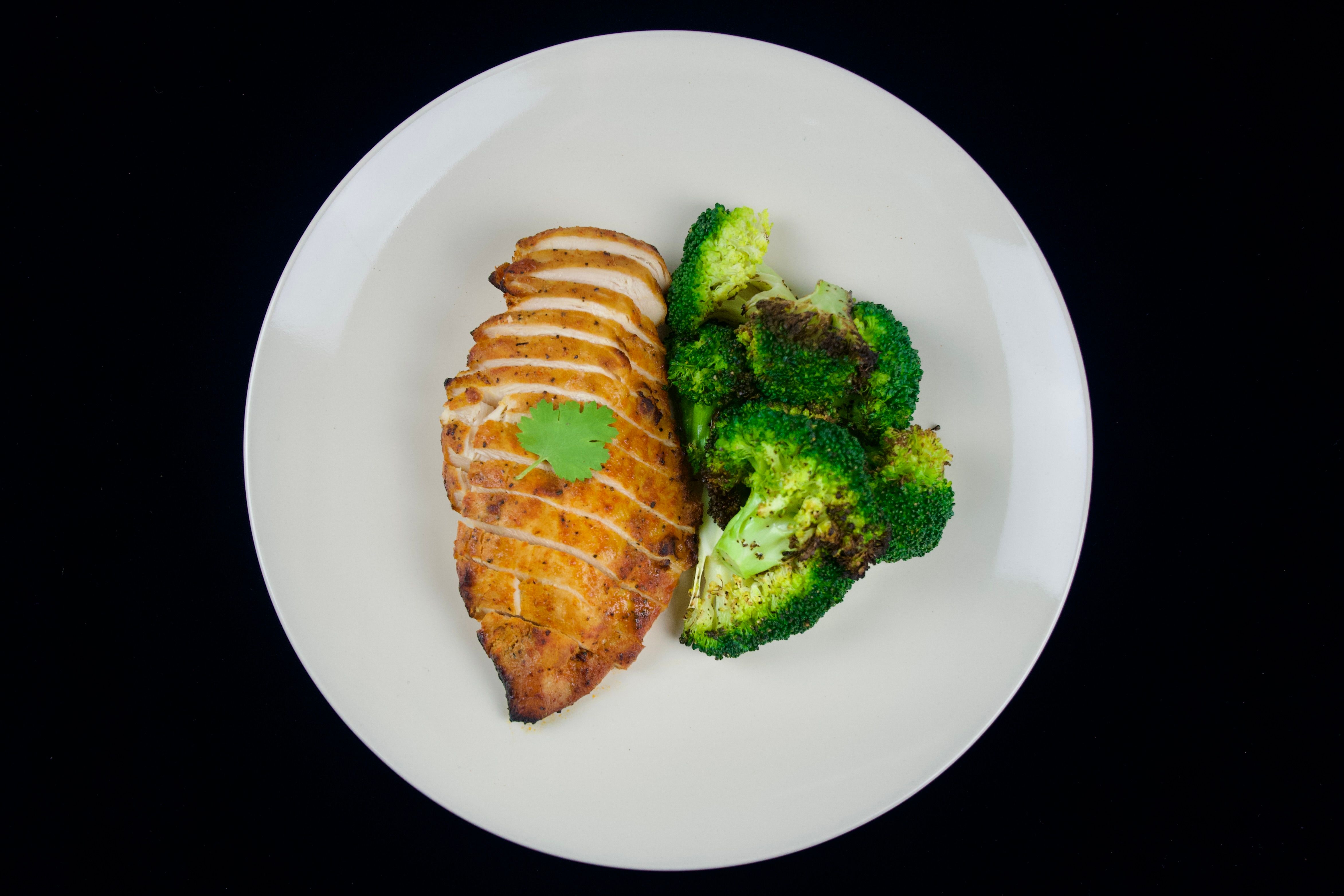 Peri Peri Chicken Breast x Broccoli - Nutrify Basics