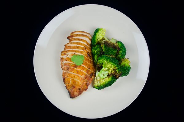 Peri Peri Chicken Breast x Broccoli - Nutrify Basics