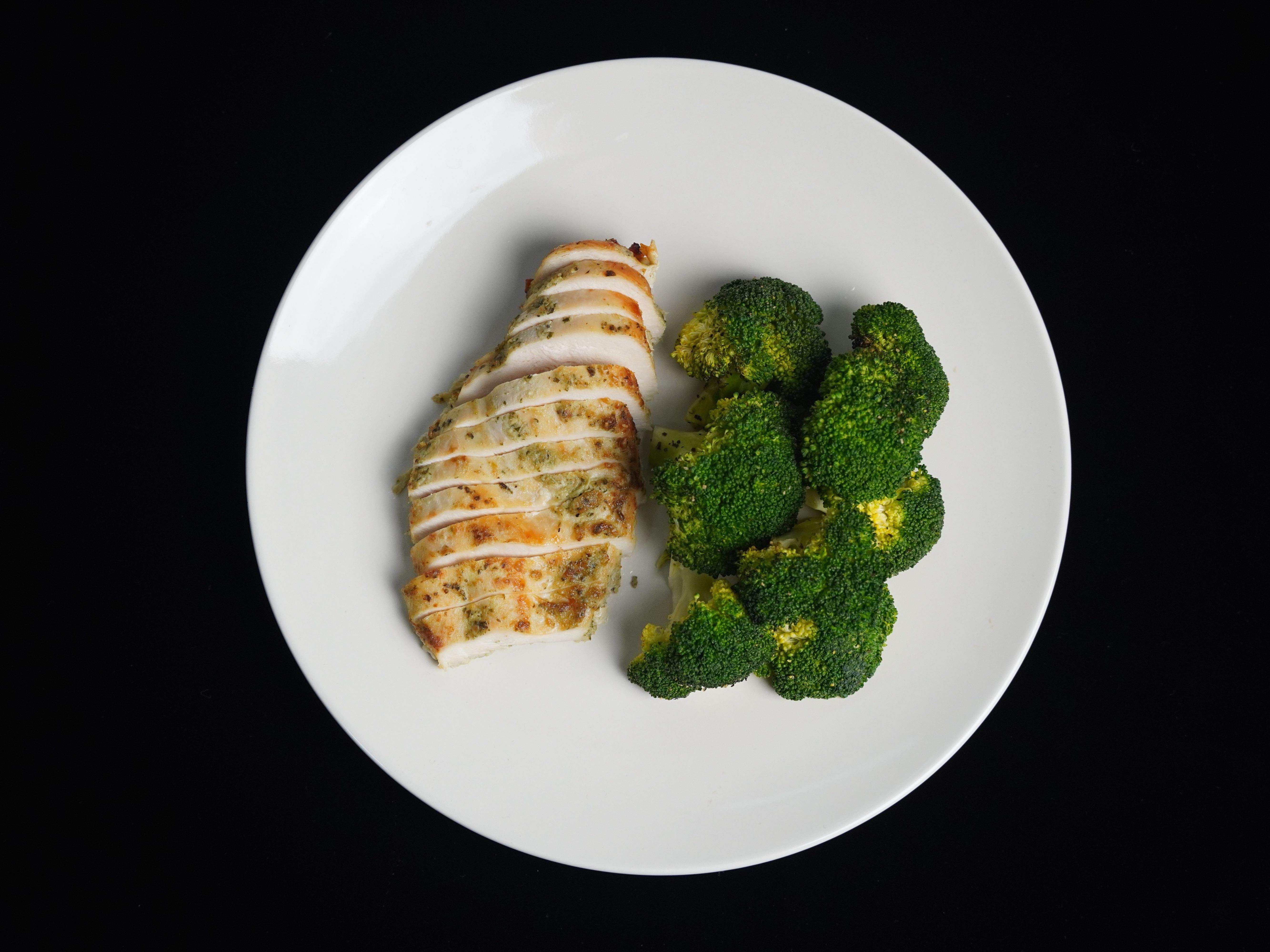 Pesto Breast x Broccoli - Nutrify Basics