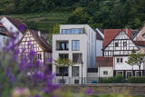 Fachwerk-Altstadt mit modernem Neubau in Baden-Württemberg