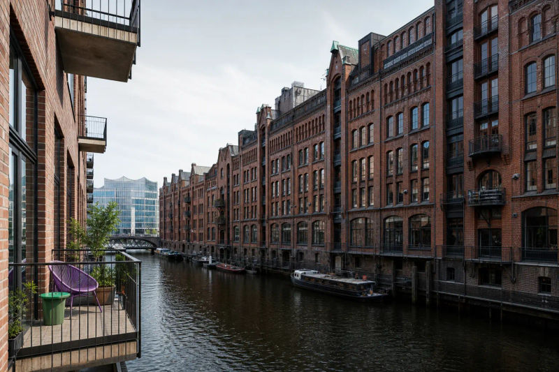 Hamburger Backstein-Speicherquartier am Wasser