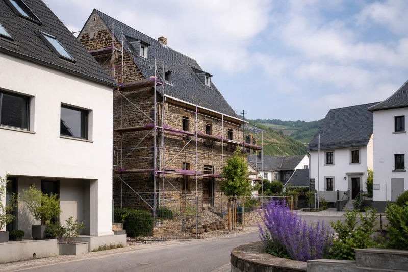 Weindorf in Rheinland-Pfalz mit Schieferdächern