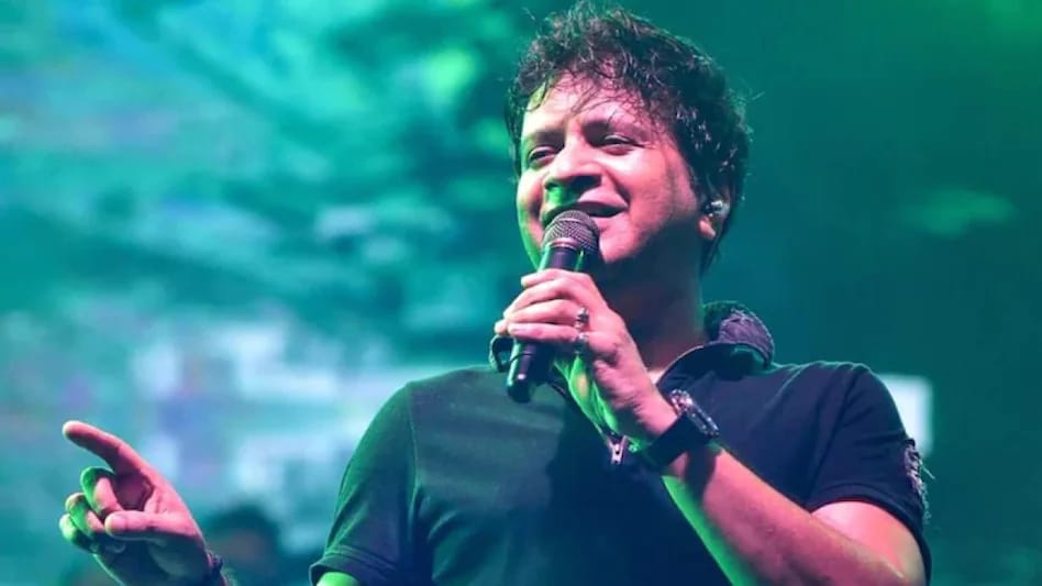 कॉन्सर्टमध्ये केके वारंवार घाम पुसत राहिला, स्टेजवर कशी बिघडली तब्येत, पाहा व्हिडिओ
