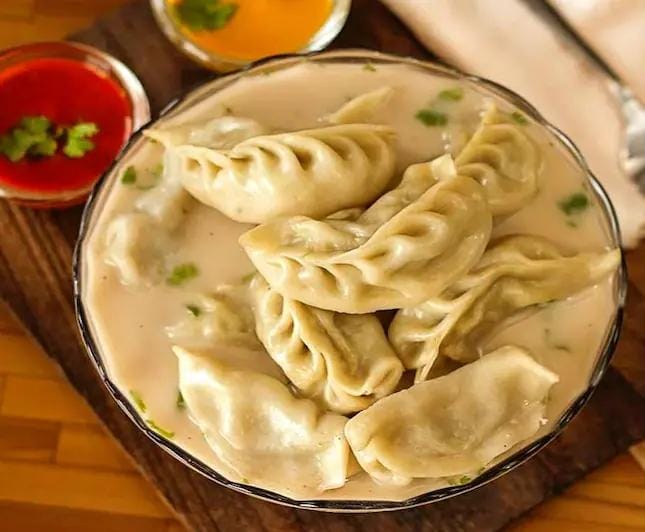 मोमोज खाल्ल्याने दिल्लीतील एका व्यक्तीचा मृत्यू! एम्सने दिला हा इशारा