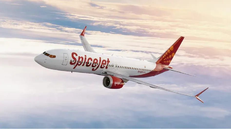 दिल्लीहून दुबईला जाणाऱ्या SpiceJetच्या विमानात खराबी, पाकिस्तानमध्ये आपत्कालीन लँडिंग