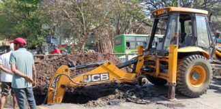 सिंहगड रोडवर जलवाहिनीचा पुन्हा उद्रेक! लाखो लिटर पाण्याची नासाडी, नागरिक हैराण! Sinhgad Road Sinhgad Road Water Issue