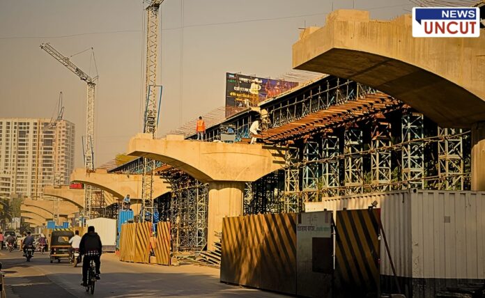 सिंहगड रस्ता उड्डाणपूल; एप्रिलमध्ये होणार वाहतुकीसाठी खुला Ongoing construction of a flyover in an urban area with scaffolding, cranes, and workers at the site. Vehicles, including bicycles and auto-rickshaws, are seen passing below the partially built structure.