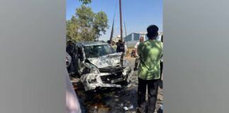 A strange incident of a tourist woman from Pune has come to light. The tourist woman drove her car recklessly in a drunken state in Alibaug and hit local vehicles.
