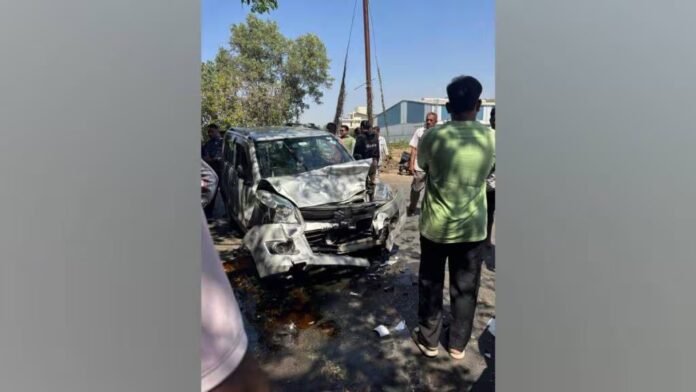 A strange incident of a tourist woman from Pune has come to light. The tourist woman drove her car recklessly in a drunken state in Alibaug and hit local vehicles.
