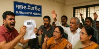 Maha e-Seva Center Scam,Citizens Protest Over Extra Charges