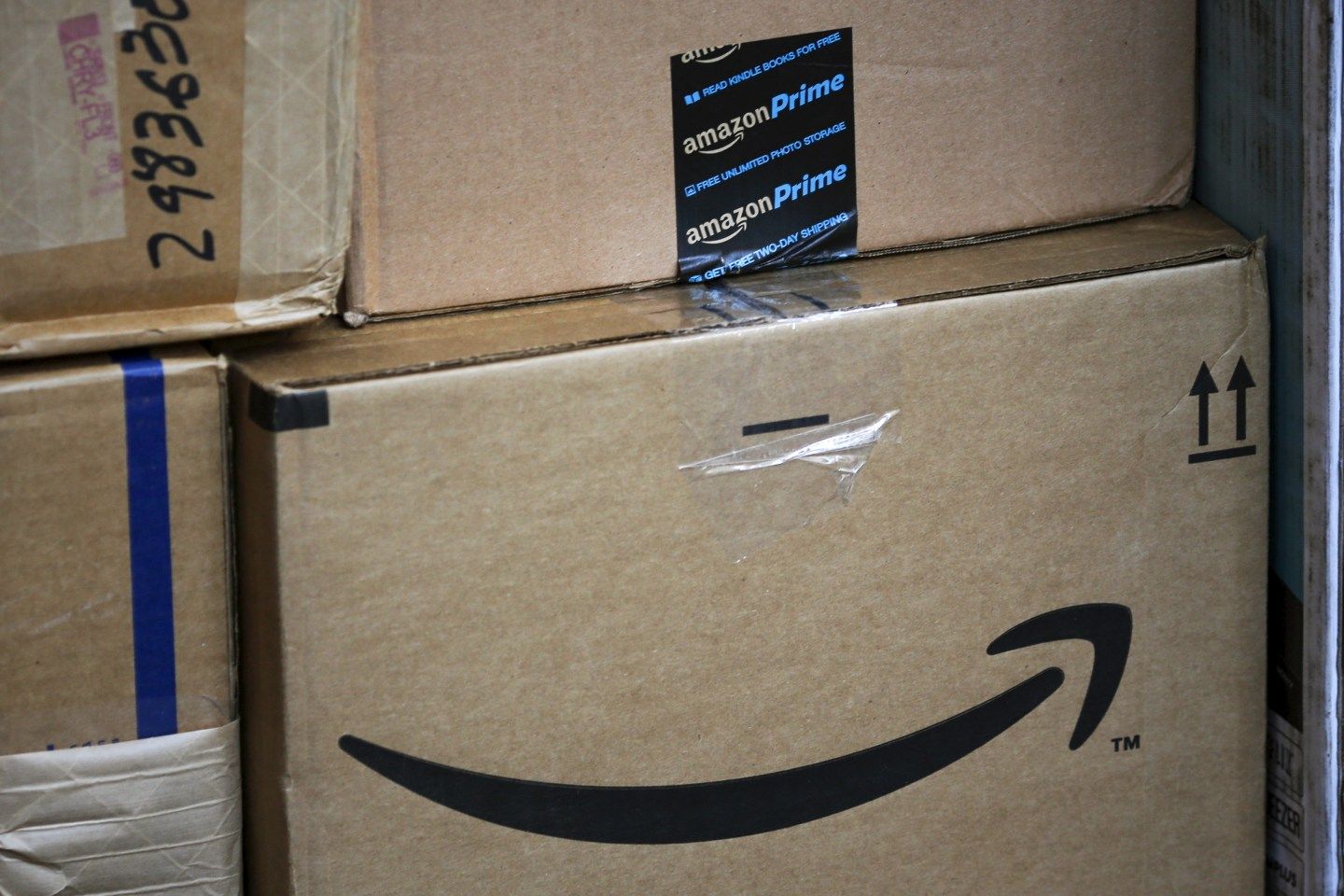 Amazon boxes are organized to be delivered in New York
